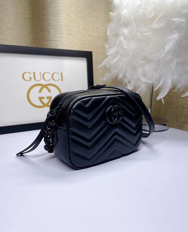 激安グッチバッグコピー背面デザイン